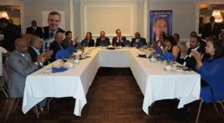 Luis Abinader "juramenta a  peledeístas indignados" en NY