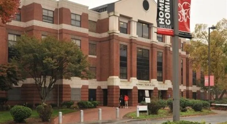 Tiroteo en Universidad Winston-Salem deja un muerto
