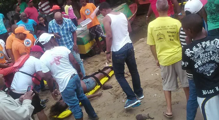 Hallan dos personas ahogadas de nueve que naufragaron en Samaná