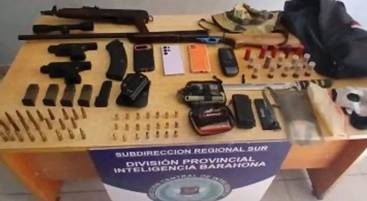 Policía apresa a ocho personas y ocupa armas en operativos en zona costera de Barahona