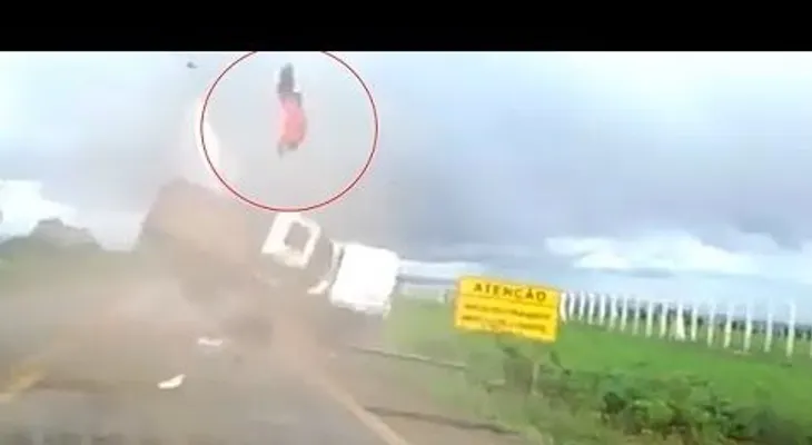 Terrorífico accidente: 10 vueltas de campana y un pasajero volando por los aires