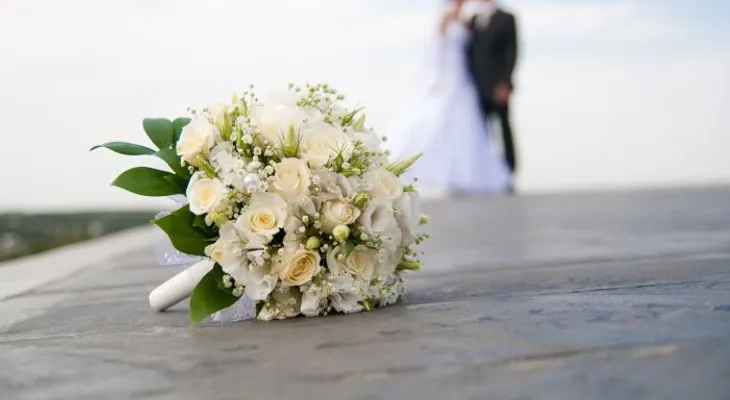Un recién casado pide el divorcio a su esposa; alega tiene barba y habla como un hombre