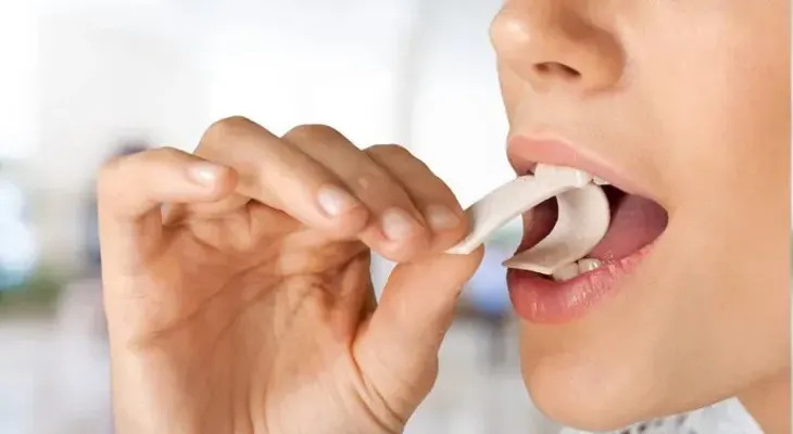 Desarrollan chicle anticovid que atrapa el virus y reduce el contagio