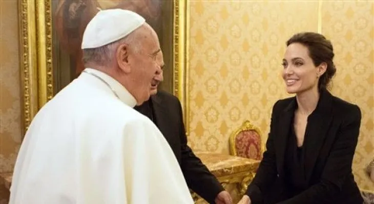 El Papa Francisco recibe actriz Angelina Jolie 