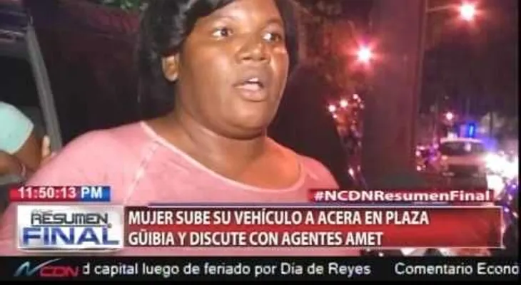 Una mujer se enfrasca en discusión con agentes AMET; se negaba entregar documentos