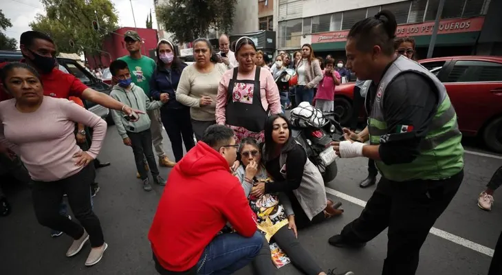 Un sismo de magnitud 7,4 sacude el centro de México