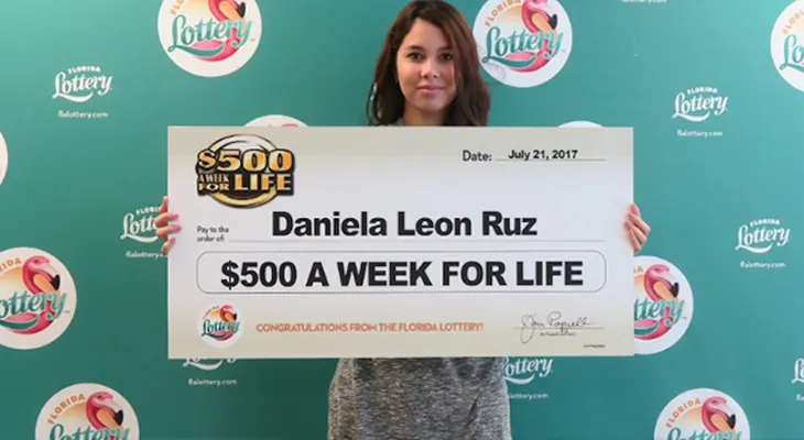 Una adolescente de Florida gana 26.000 al año de por vida con una lotería de un dólar