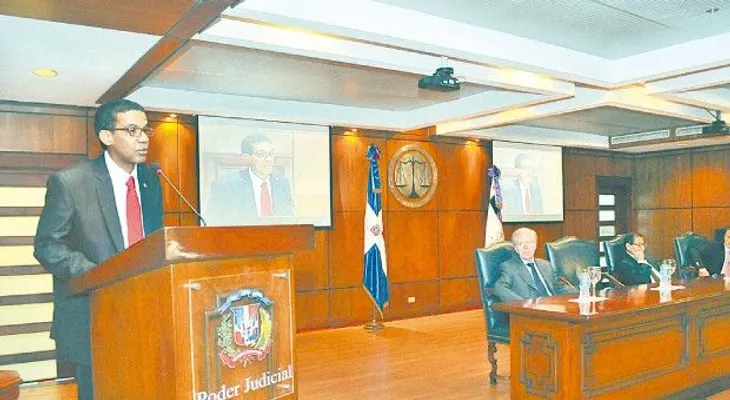Juez SCJ dice país adolece de textos sobre Derecho Administrativo