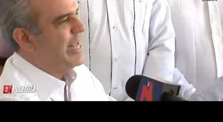 Abinader se "quilla" y dice que no es momento de hablar de reelección