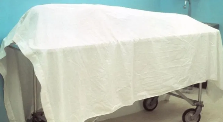Mujer declarada muerta se levanta; tenía insuficiencia renal crónica; esperaban ataud 