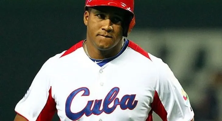 Peloteros cubanos participan en Serie del Caribe son asediados por buscones 