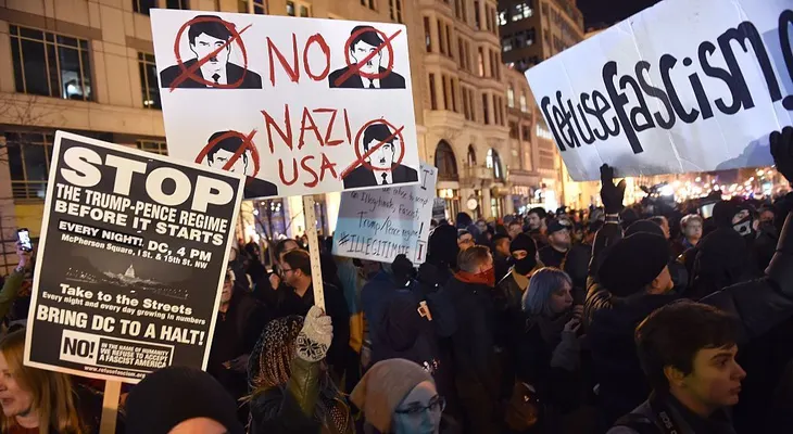 Las protestas le dan la bienvenida a la era del nuevo presidente de EEEU; Donal Trump