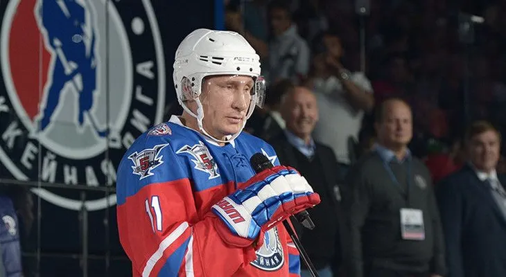 Putin juega al hockey en su cumpleaños y marca siete goles (VIDEO)