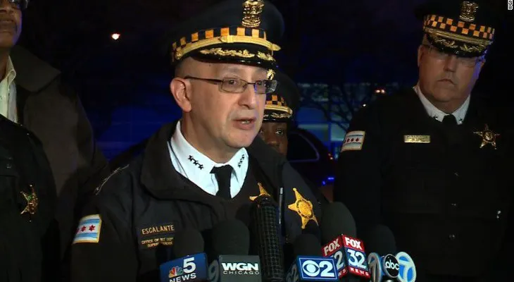 Tres policías resultan heridos en un tiroteo en Chicago