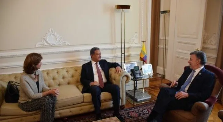 Leonel Fernández y Juan Manuel Santos pasan revista a proceso de diálogo en Venezuela