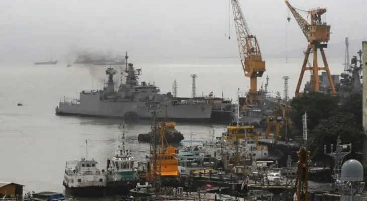 Se incendia submarino indio con 18 marinos a bordo