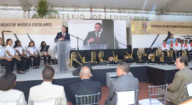 Educación entrega 1,014 instrumentos para bandas de música de centros educativos