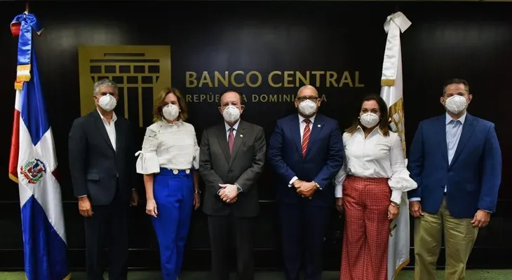 Gobernador Valdez Albizu inaugura Foro de Innovación del Banco Central