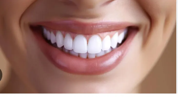 Elimina el sarro y aclara tus dientes en pocos minutos con esta receta