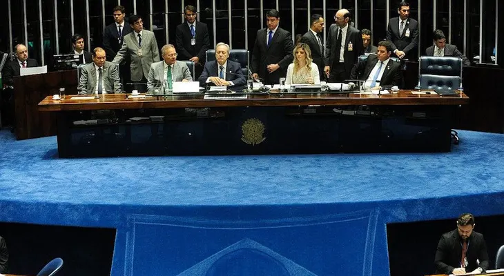 El Senado de Brasil da luz verde al juicio político a Dilma Rousseff