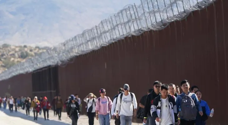 AP revela destinos de 4.5 millones de migrantes liberados en la frontera sur de Estados Unidos