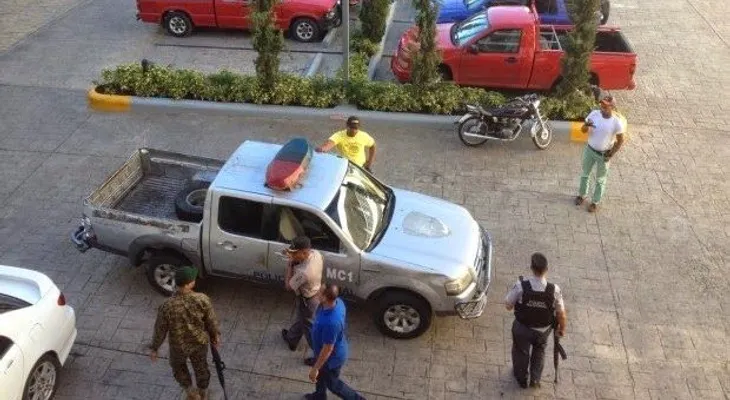 Hombres armados roban vehículo del Despacho de la Primera Dama