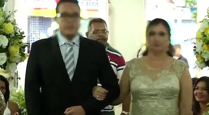 EL VIDEO MUESTRA IMAGENES EXPLICITAS: Desfiló en la iglesia detrás de la novia y el padrino, sacó un arma y disparó contra tres invitados