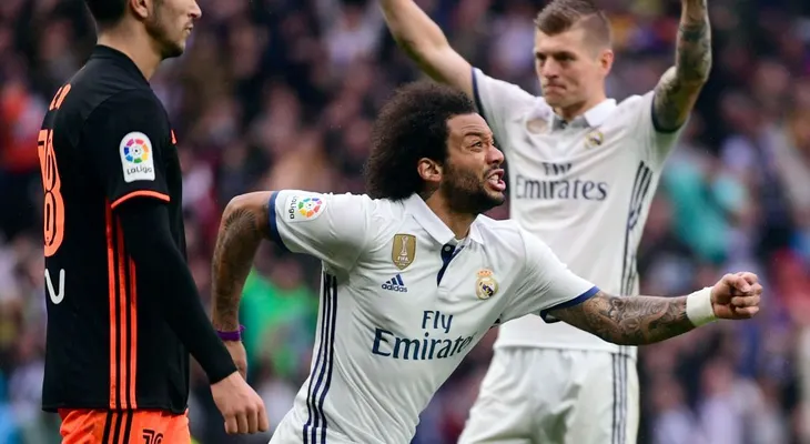 Marcelo salva al Real Madrid y continúa la lucha por el título del fútbol español