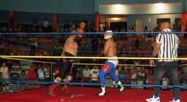 El Guerrero Tanaka vs Eclipse; combate estelar lucha libre en RD