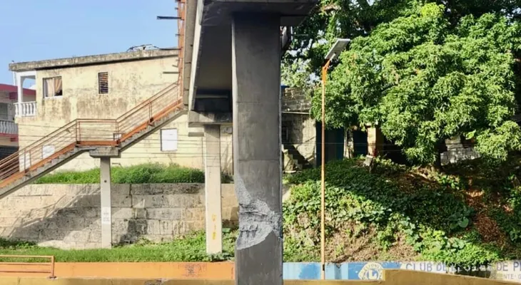 MOPC interrumpirá parcialmente tránsito en Piedra Blanca por desmonte de vigas de puente peatonal