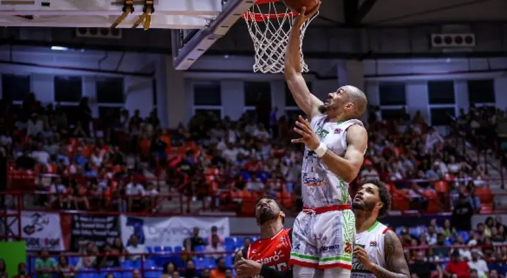 Rigoberto Mendoza y Jassel Pérez protagonizan la final del BSN: dos trayectorias paralelas del baloncesto dominicano