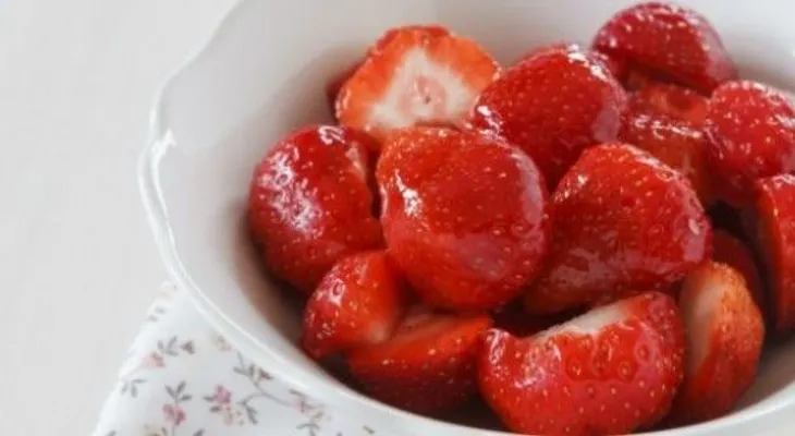 5 Alimentos blanquean los dientes