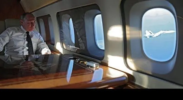 Vladimir Putin escoltado por cazas rusos en el cielo de Siria
