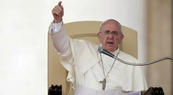 El Papa dice que el diablo trata de crear una guerra civil en el Vaticano