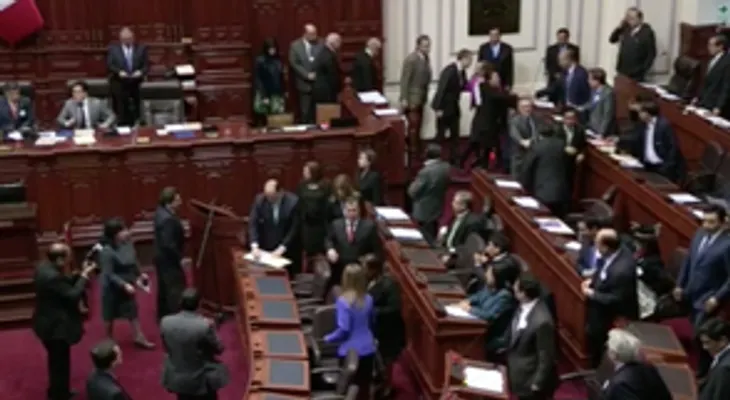 Congreso obliga a renunciar a todos los ministros de Perú