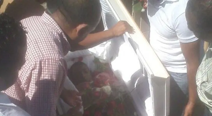 Multitud asiste a sepultura de hombre que se suicidó lanzándose de "El Huacal"