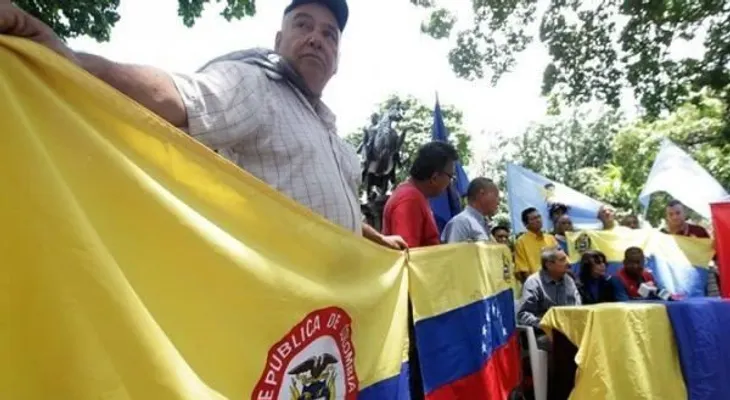 Casi 200,000 colombianos residentes en Venezuela atienden llamado a registro