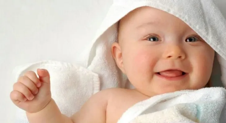 Podrían aprobar crear bebés con ADN de 3 personas