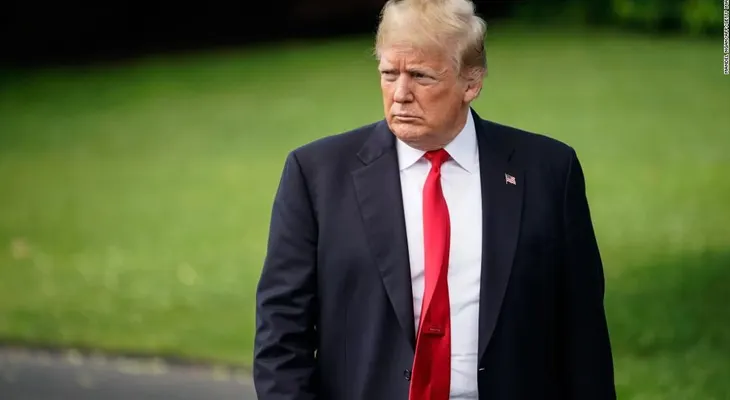 Trump dice, sin pruebas, que el equipo de Mueller se entrometerá en las elecciones de medio término
