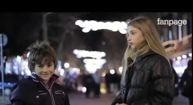 Reacción de varios niños al pedirle golpear a una niña