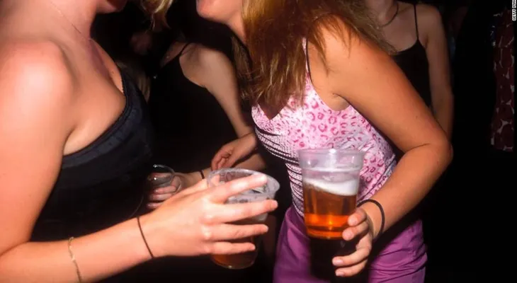 Los mejores estudiantes son más propensos a fumar marihuana y beber alcohol