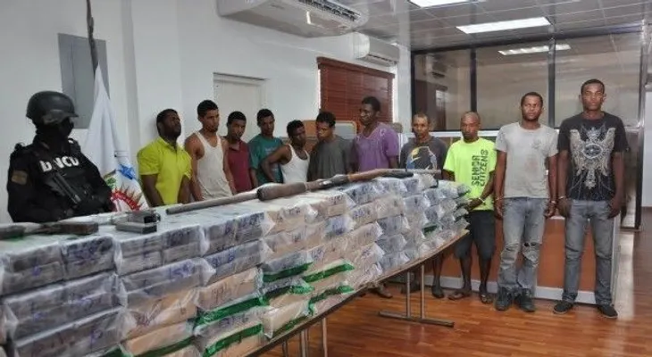 Ocupan 446 paquetes de droga en operativo en que murió una persona