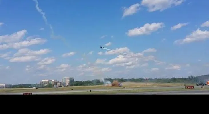Mira como murió un piloto que estrelló su avión en un show  (VIDEO)