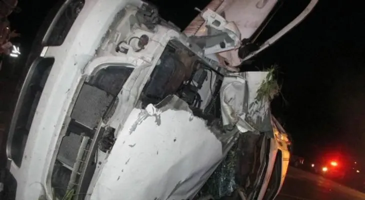 Mueren 6 al volcarse camioneta en persecución policiaca en Texas