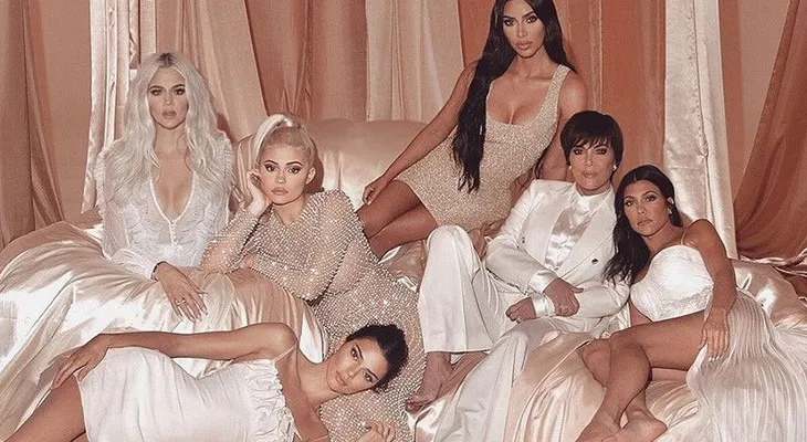 Las Kardashian atacadas por los internautas; se pasan otra vez con Photoshop, o son las malas lenguas ?