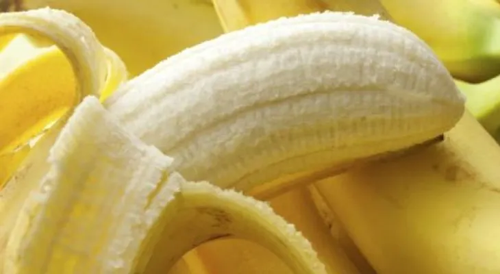 Comer un plátano diario ayuda a prevenir hipertensión