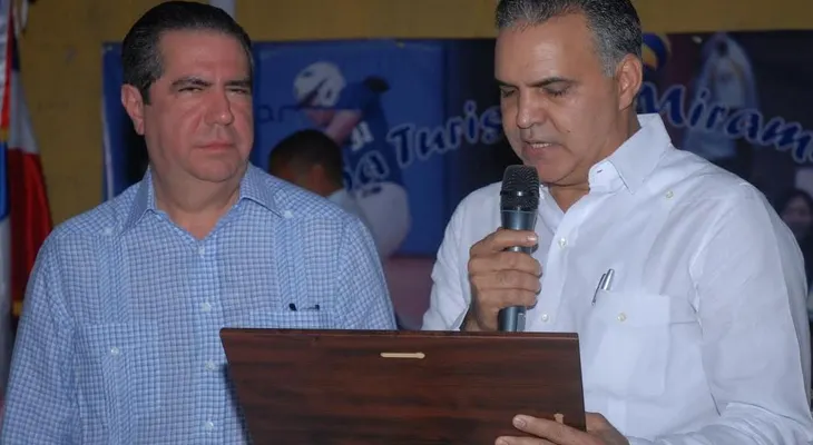  Ministro de Turismo reconocido por aportes al deporte y la cultura