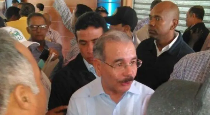 Medina realiza visita sorpresa a Hato Mayor; se reúne con productores de cacao y leche  