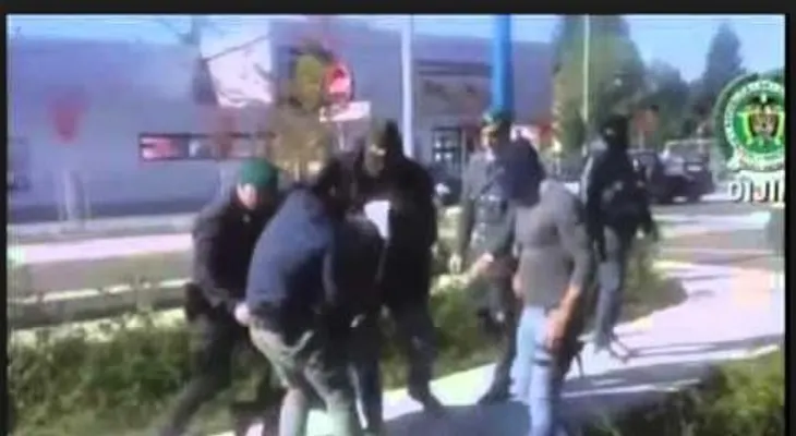Manifestantes agreden a trompada a seguridad del PLD