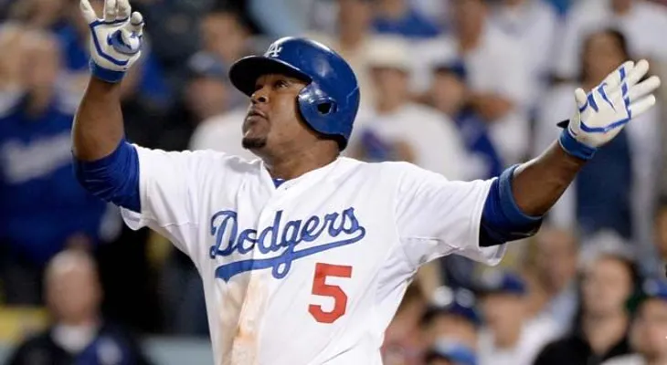 Dodgers firman nuevo contrato con el dominicano Uribe